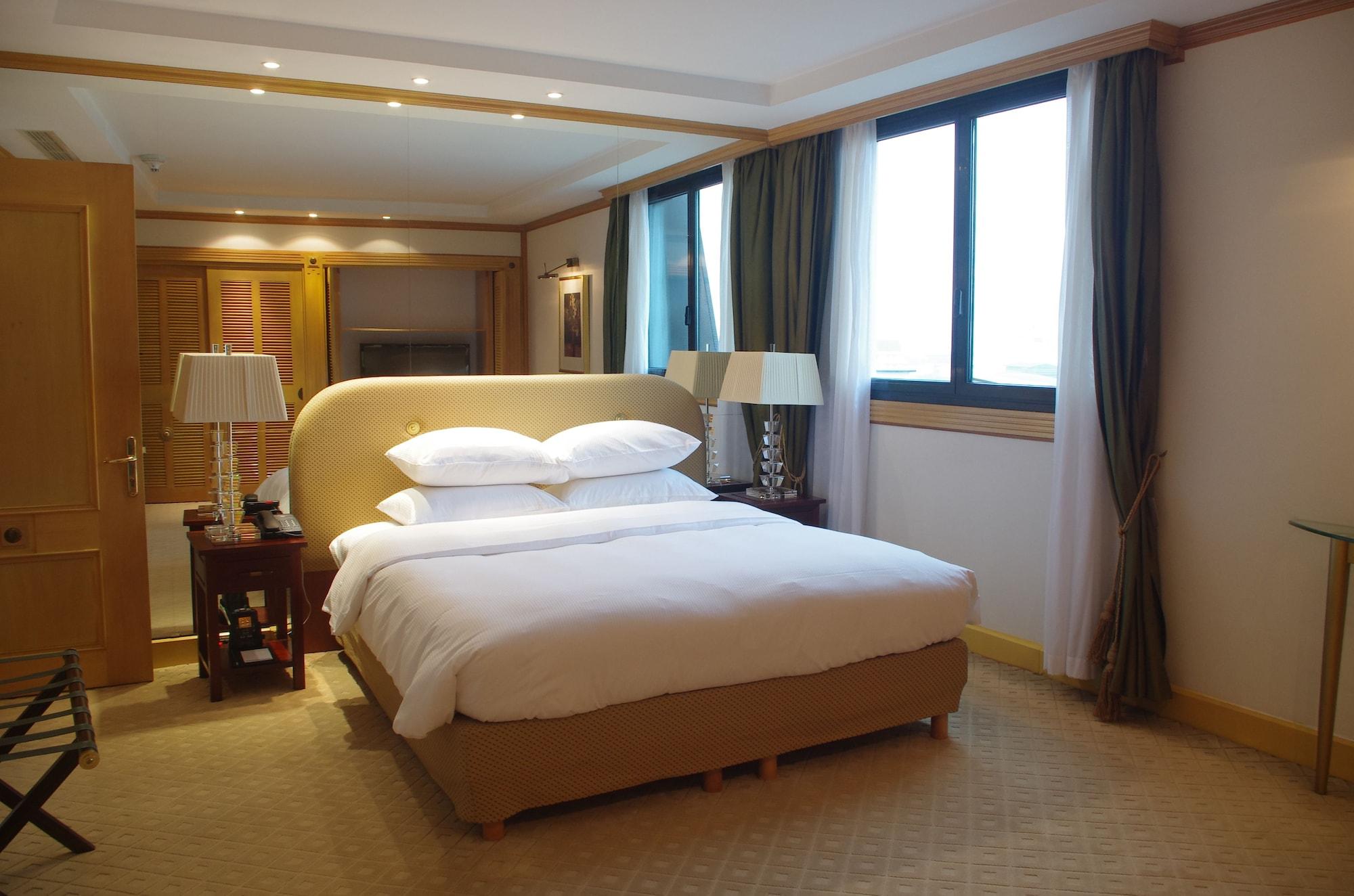 Hilton Hanoi Opera Exterior foto